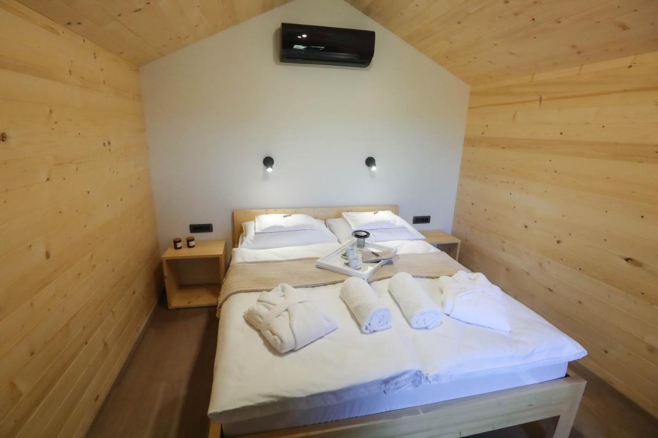 Healthy House Glamping Hotel โคเปร์ ภายนอก รูปภาพ