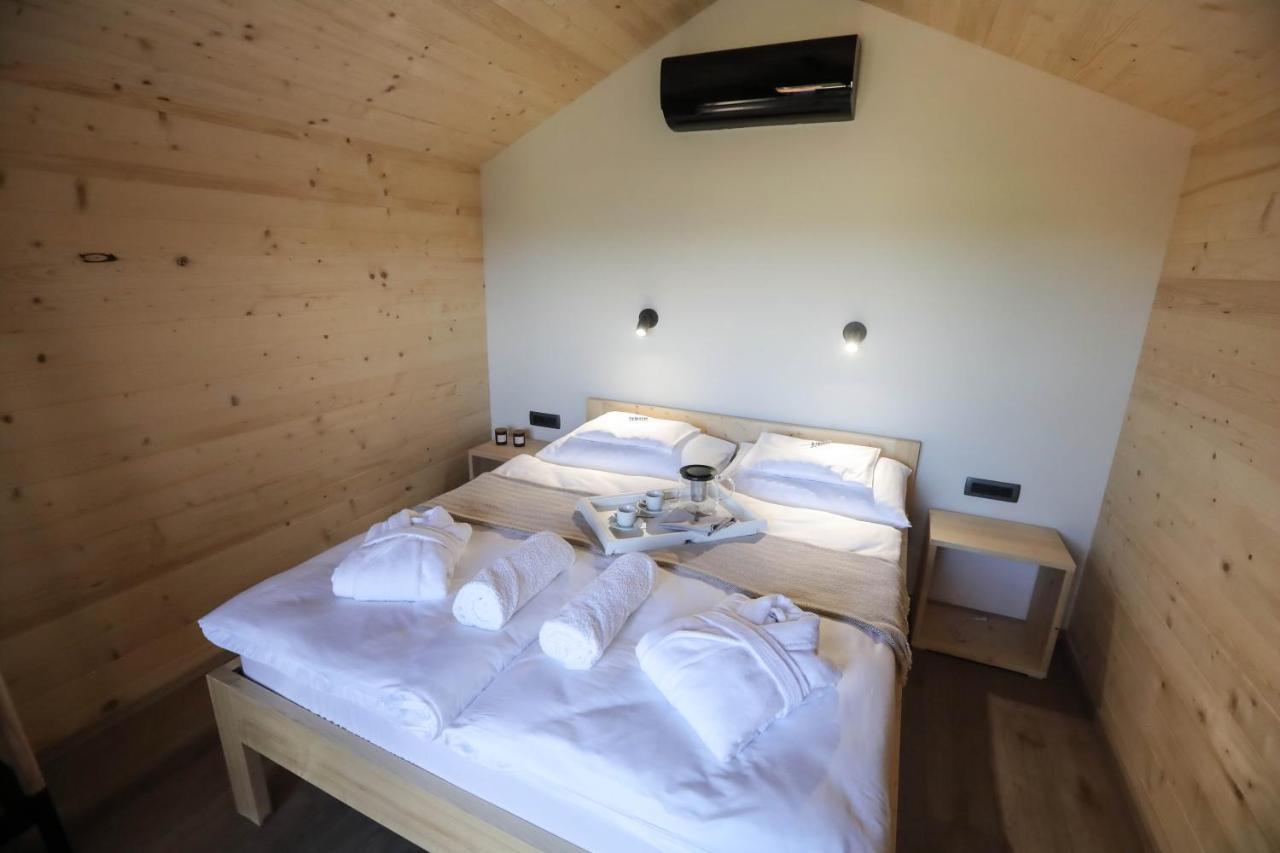 Healthy House Glamping Hotel โคเปร์ ภายนอก รูปภาพ