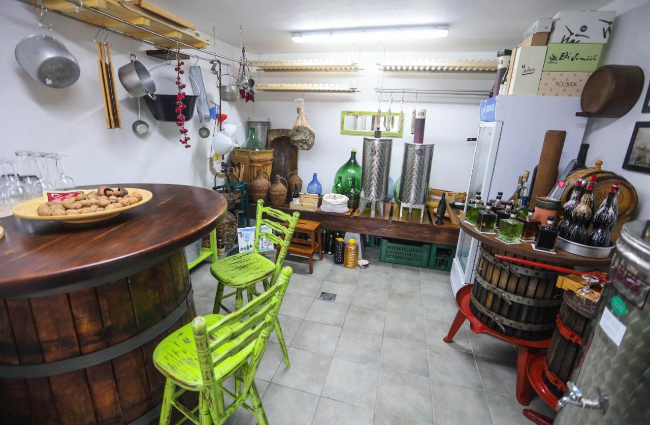 Healthy House Glamping Hotel โคเปร์ ภายนอก รูปภาพ