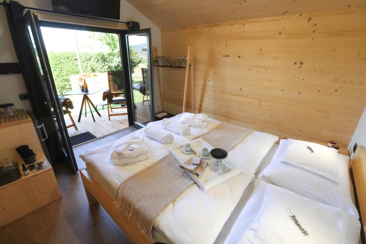 Healthy House Glamping Hotel โคเปร์ ภายนอก รูปภาพ